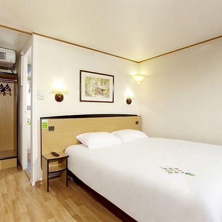 Campanile Hotel Mayenne Δωμάτιο φωτογραφία