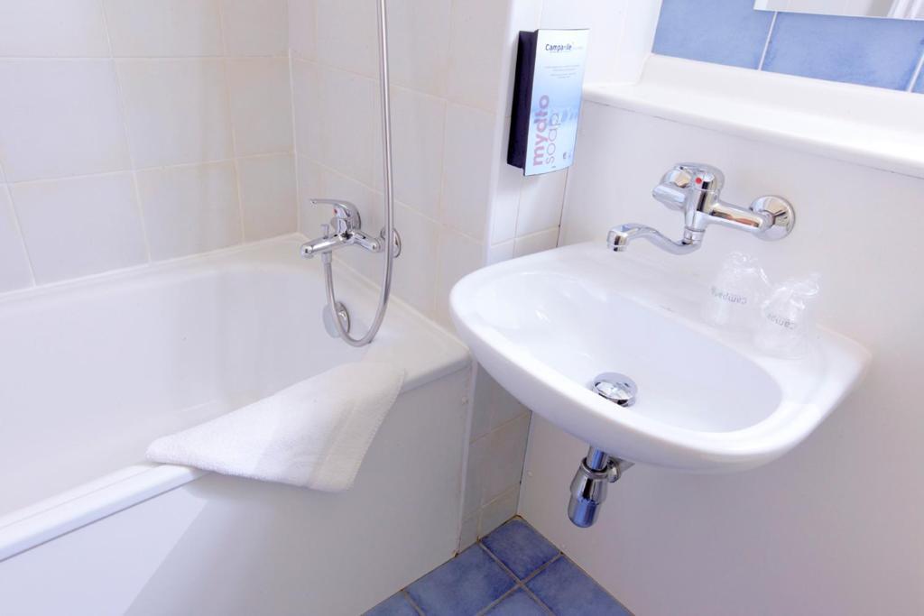 Campanile Hotel Mayenne Δωμάτιο φωτογραφία