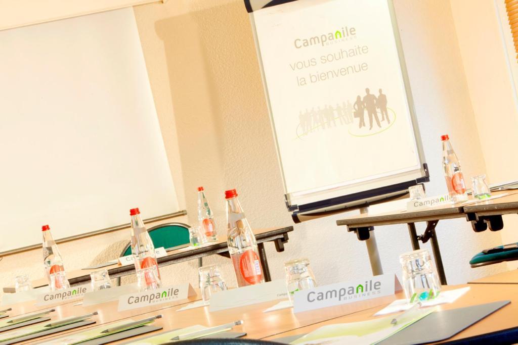 Campanile Hotel Mayenne Επιχειρήσεις φωτογραφία