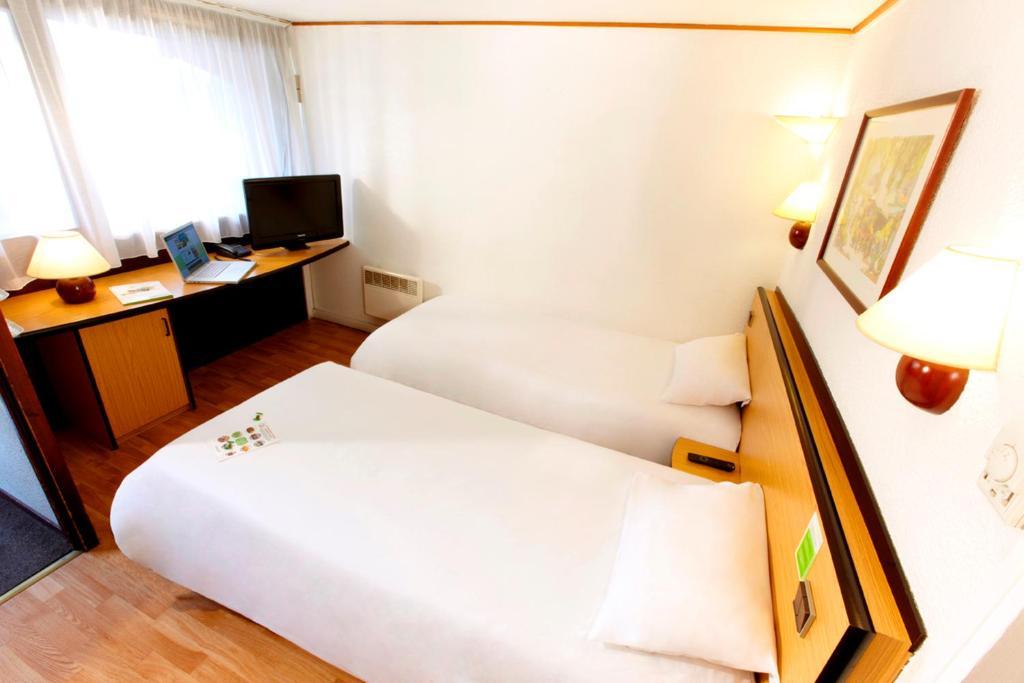 Campanile Hotel Mayenne Δωμάτιο φωτογραφία
