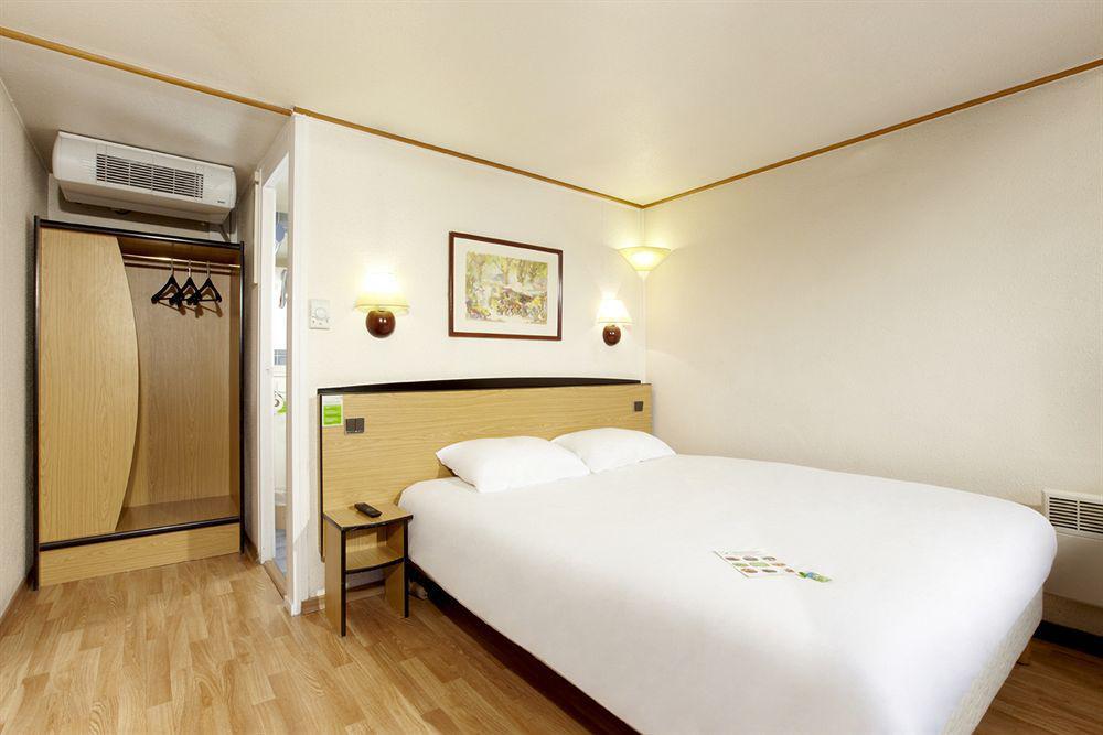 Campanile Hotel Mayenne Δωμάτιο φωτογραφία