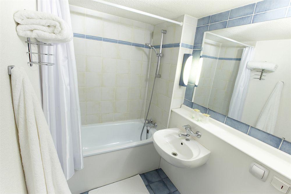 Campanile Hotel Mayenne Εξωτερικό φωτογραφία